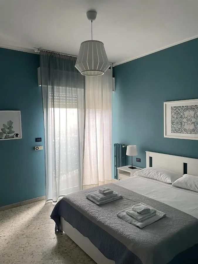 Interno2 Bari Centrale 2*,  Italy