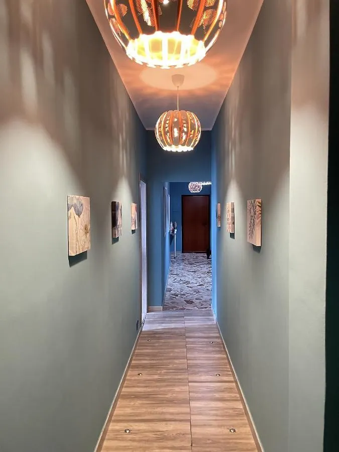 Interno2 Bari Centrale 2*,  Italia